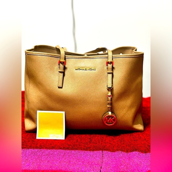 MICHAEL KORS Jet Set Large Saffiano Leather Tote Bag, EUC - Picture 9 of 15